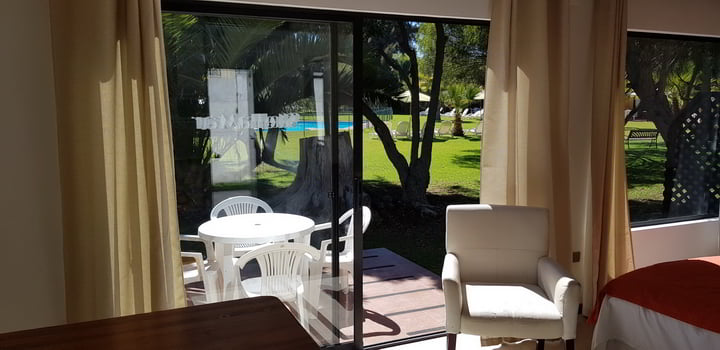 Salida a la terraza y al jardín